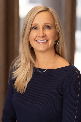 Laura R. Knolle